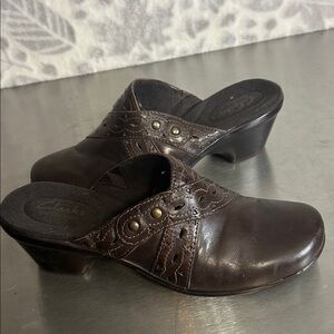 Clarks Bendables brown heeled mules with a studded cut-out design 7.5